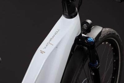 Cube Kathmandu Hybrid Deluxe Pro 800 metallicwhite'n'chrome Gr&ouml;&szlig;e: Trapeze 54 cm Produktbild 1